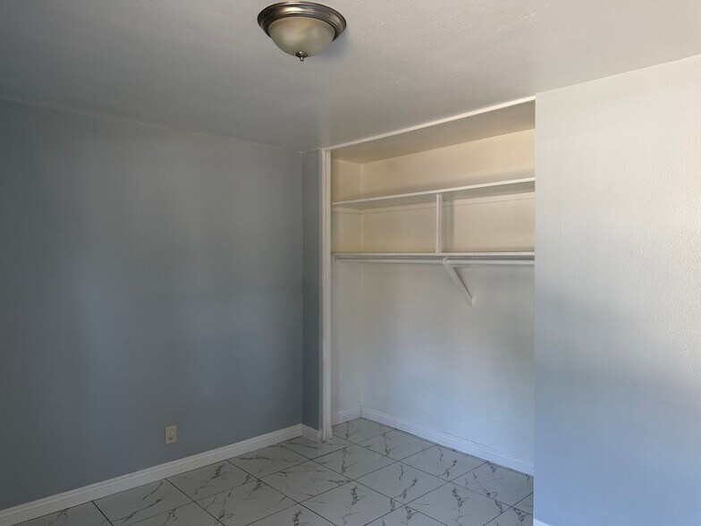 Building Photo - 614 N Moraga St
