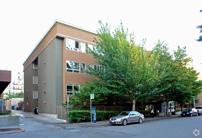 Building Photo - Vine Court Apartments