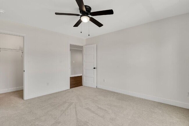 Building Photo - Beautiful Rental in The Highlands – Spacio...