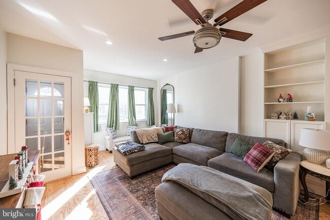 Primary Photo - 2978 E Thompson St