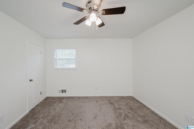 Building Photo - 1440 Hickory Ln