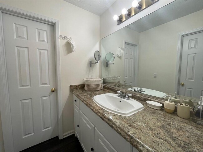 Building Photo - 5596 Clover Rise Ln