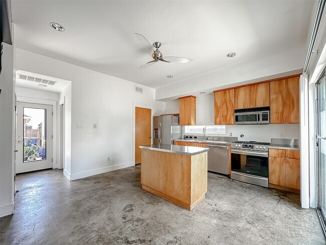 Building Photo - 417 S Beacon St