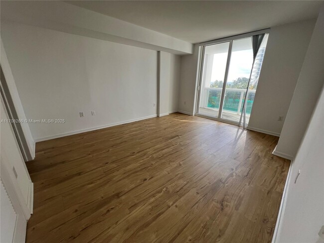Building Photo - 10275 Collins Ave