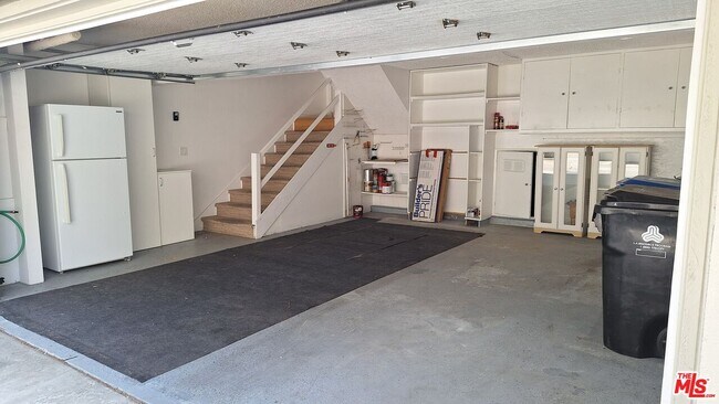 Building Photo - 13336 Maxella Ave