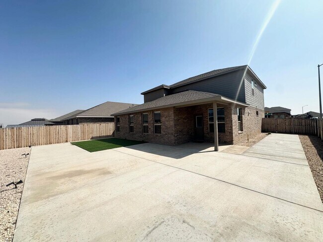 Building Photo - 5 Bedroom 4 Bathroom Ready to Rent ASAP!