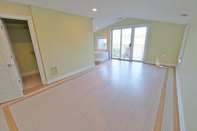 Building Photo - 764 Quinnipiac Ave