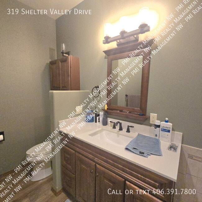 Building Photo - 319 Shelter Valley Dr