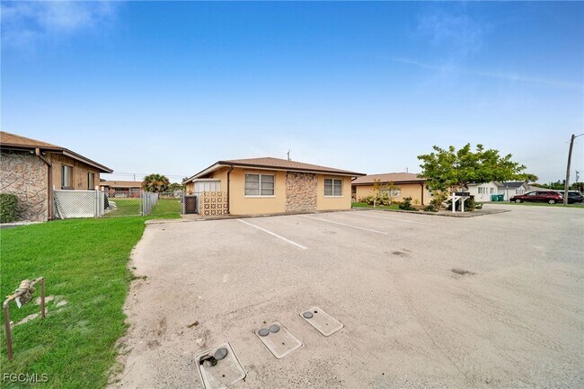 Building Photo - 4824 Lucaya Dr