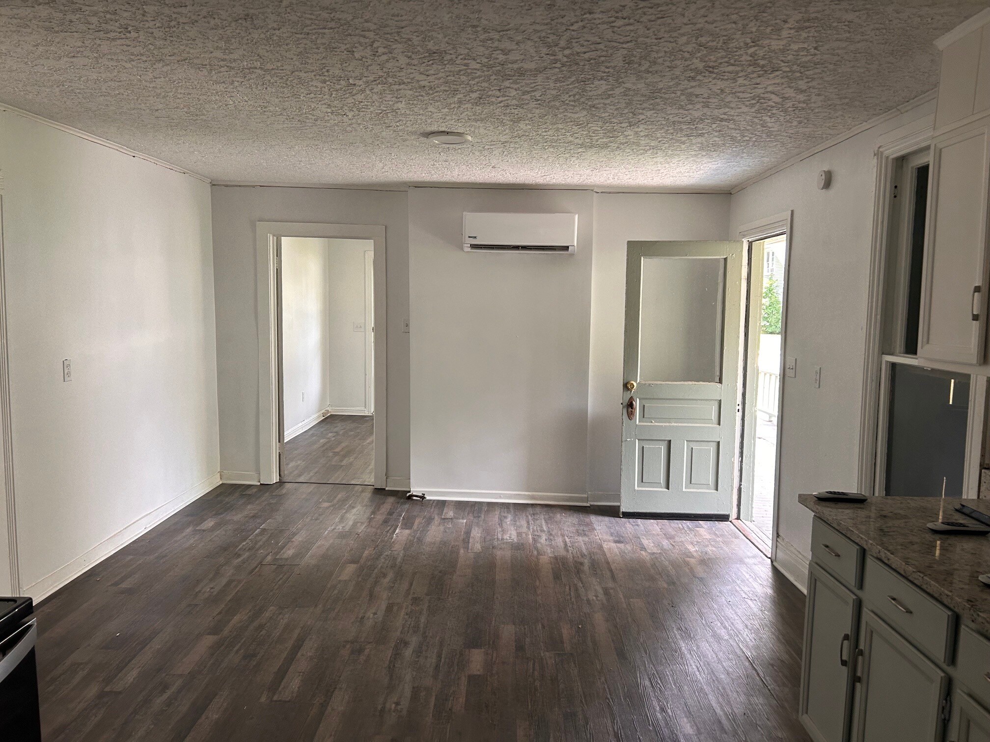 Building Photo - 106 3rd Ave