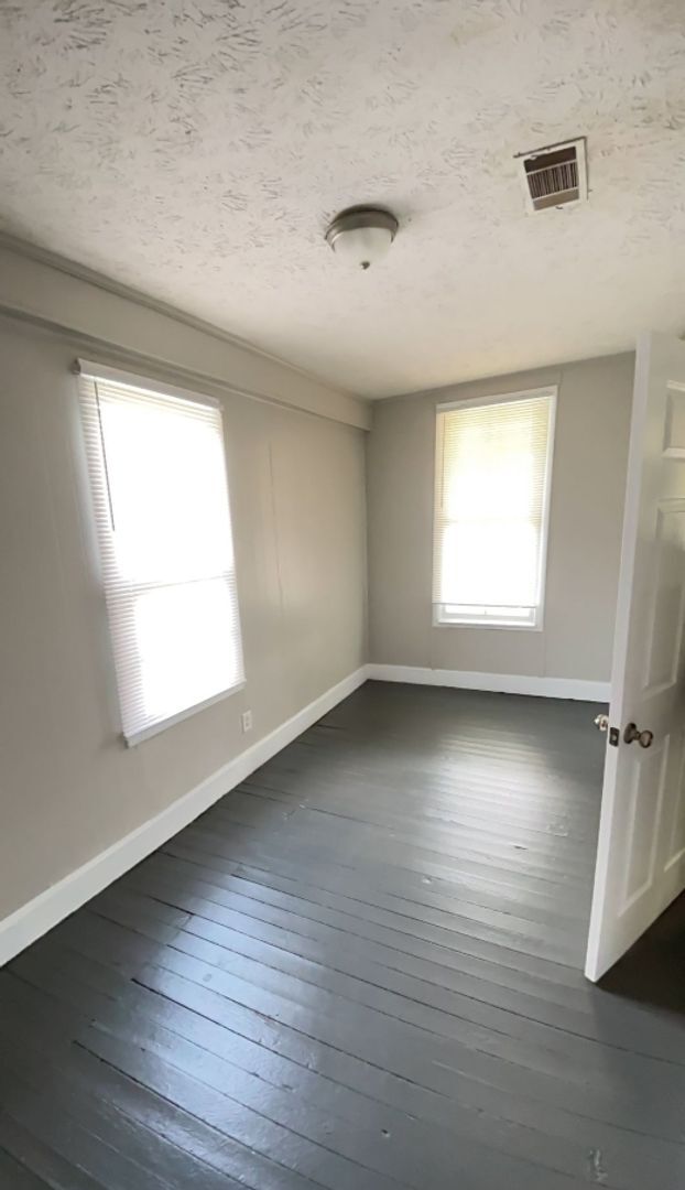 Building Photo - 605 Durden St