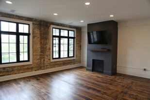 Building Photo - 121 Michigan Ave W