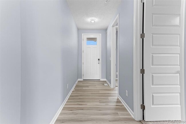 Building Photo - 711 W Windward Way