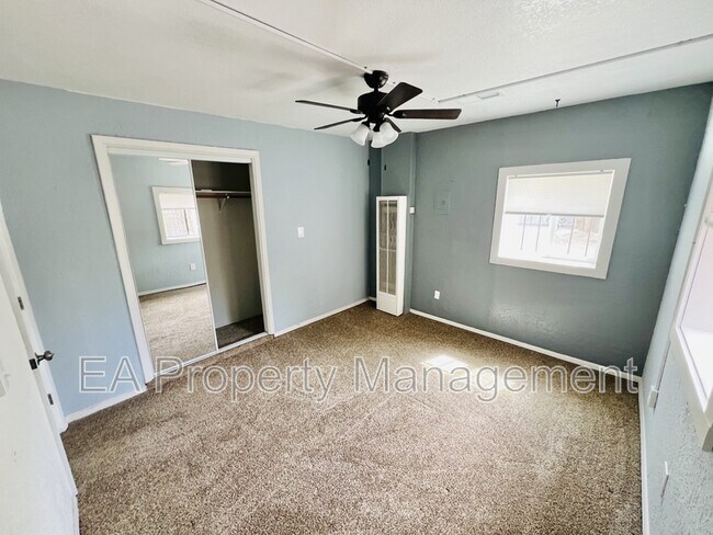 Building Photo - 1402 Phoenix Ave NW