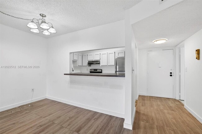 Building Photo - 4174 Inverrary Dr