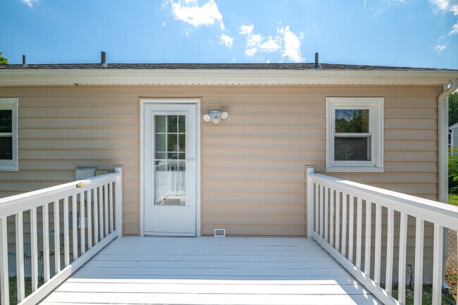 Building Photo - 5712 Sara Kay Dr