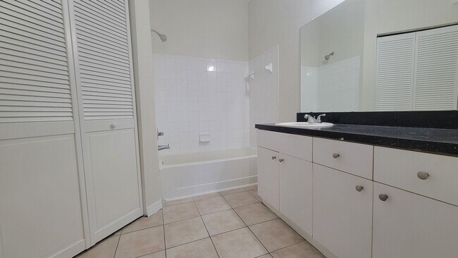 Building Photo - 2/2 First Floor Condo in Azur at Metrowest