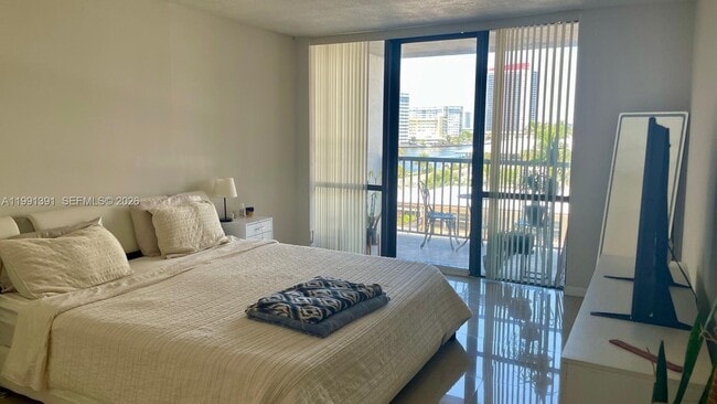 Building Photo - 2017 S Ocean Dr