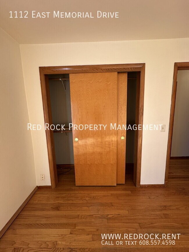 Building Photo - 1112 E Memorial Dr