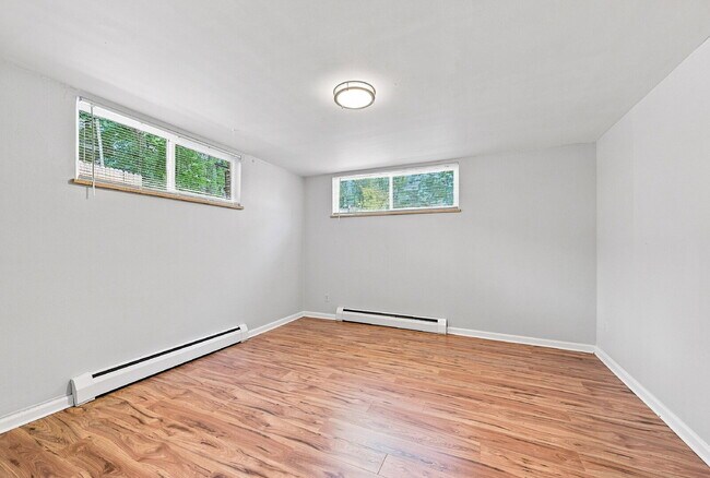 Building Photo - PRICE REDUCED!!  BEST PRICE IN THE AREA FOR 4+BEDROOM  Spacious 4-Bedroom Wheat Ridge Home with F...