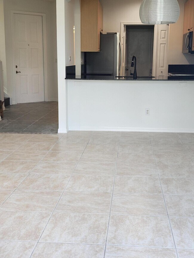 Building Photo - 6909 Blue Skies Dr