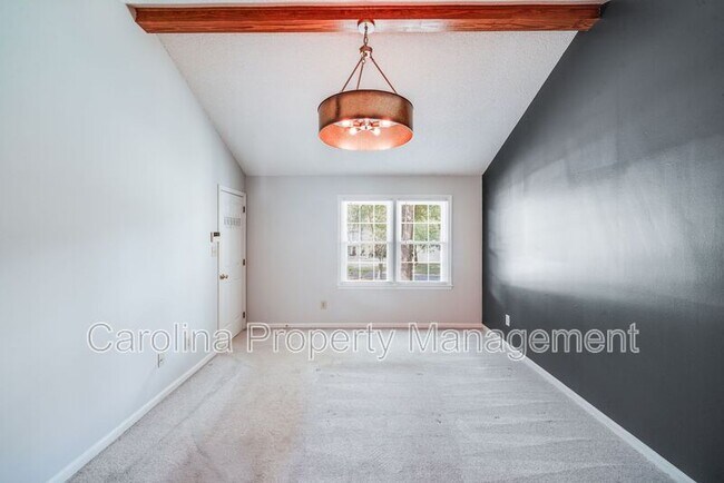 Building Photo - 2000 Mill House Ln