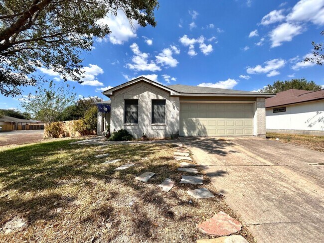 Primary Photo - 3 Bed | 2 Bath – Cozy One-Level Home with ...