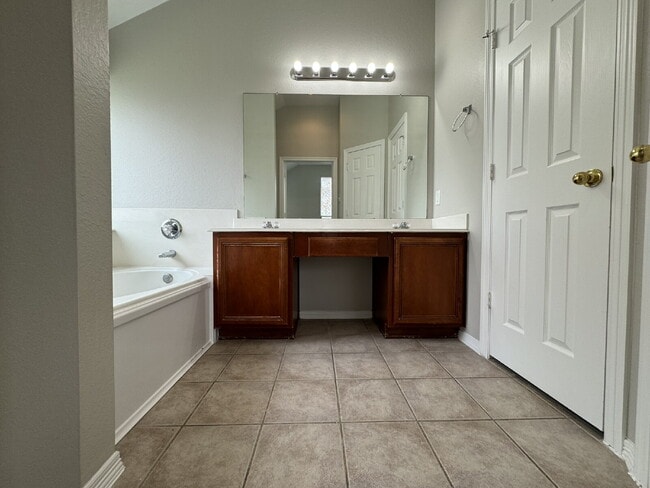 Building Photo - Enjoy living in this single story 3 bedroom+office that has a closet so it could be a 4th bedroom...