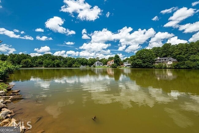 Building Photo - 225 Heritage Lake Dr