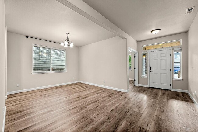 Building Photo - 15592 Chad Dr SE