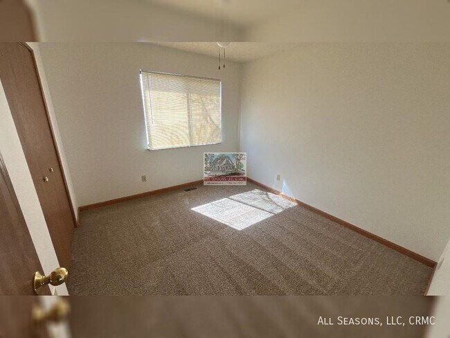 Building Photo - 750 Rundle Ct