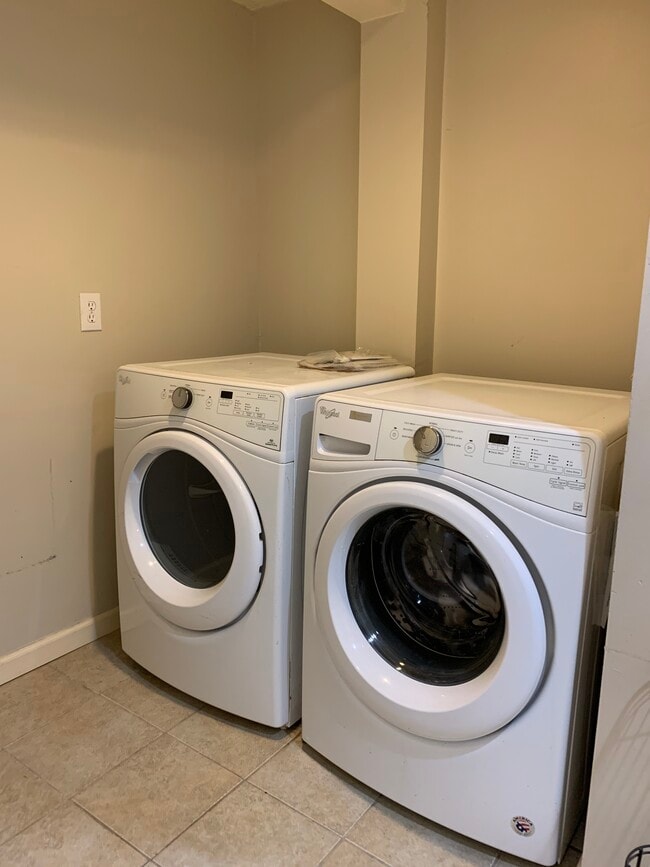 Building Photo - 910 N 149th St