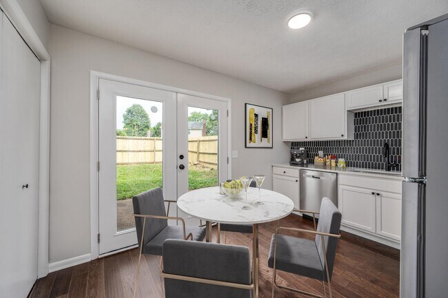 Building Photo - 2212 Cabin Hill Rd