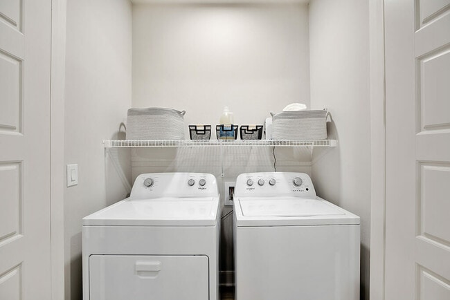 Building Photo - Live Smart, Live Downtown – Up to 6 Weeks ...