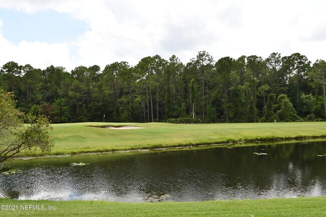 Building Photo - 925 Lotus Ln S