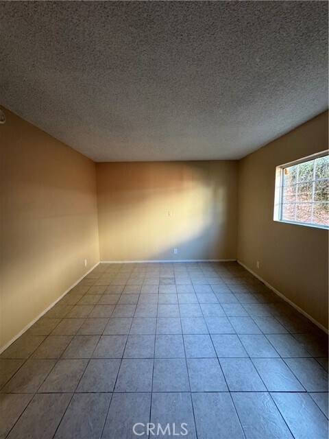 Building Photo - 921 Carob Way