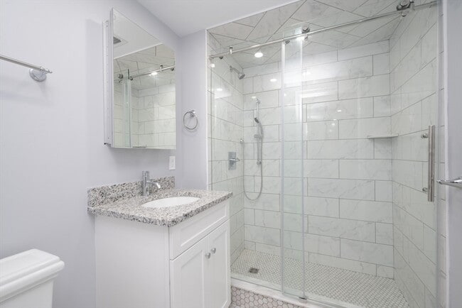 Building Photo - 245 Elm St