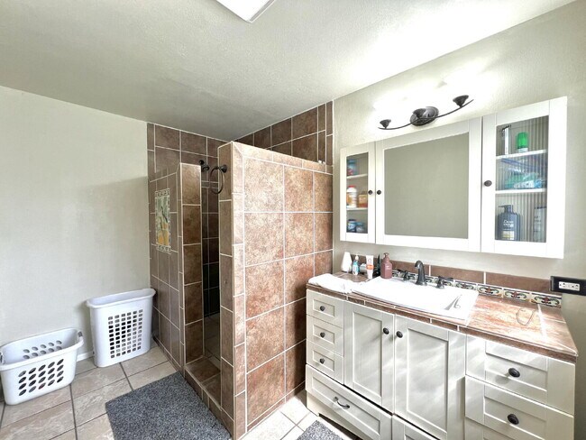 Building Photo - PRE-LEASING Summer 2026!! | Spacious 3-Bedroom with 2 Baths in the Heart of Lubbock