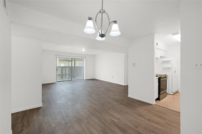 Building Photo - 8425 Hearth Dr