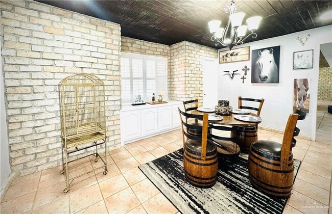 Building Photo - 21 N Shary Rd