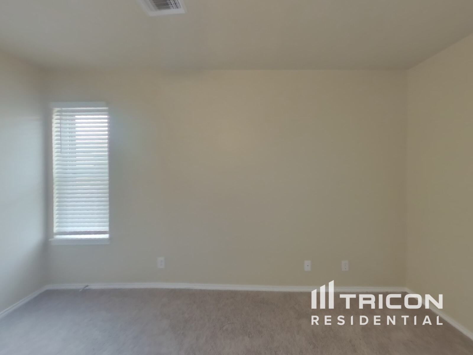 Building Photo - 901 Loganwood Dr