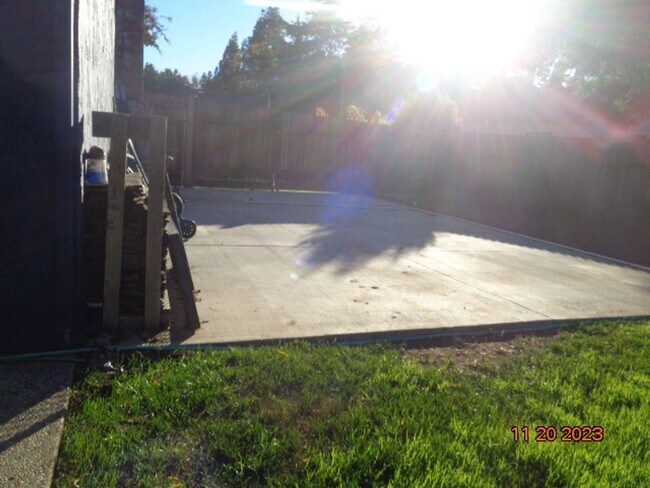 Building Photo - 720 Devonshire Ct