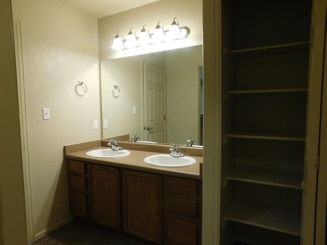 Building Photo - TWO WEEKS FREE RENT!