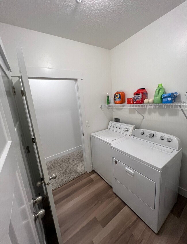 Building Photo - 664 N 380 W