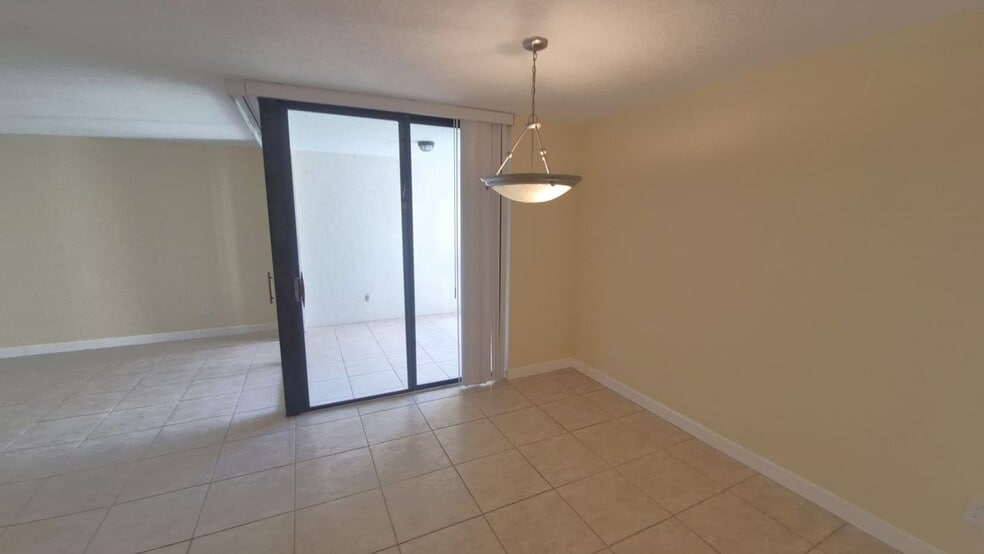 Building Photo - 820 Lavers Cir