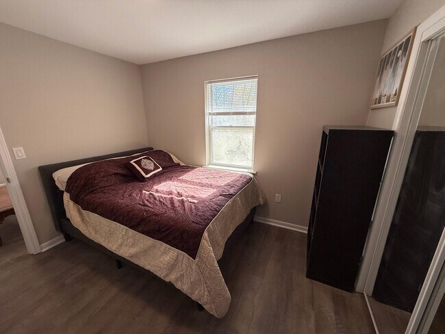 Building Photo - 213 N Ann St