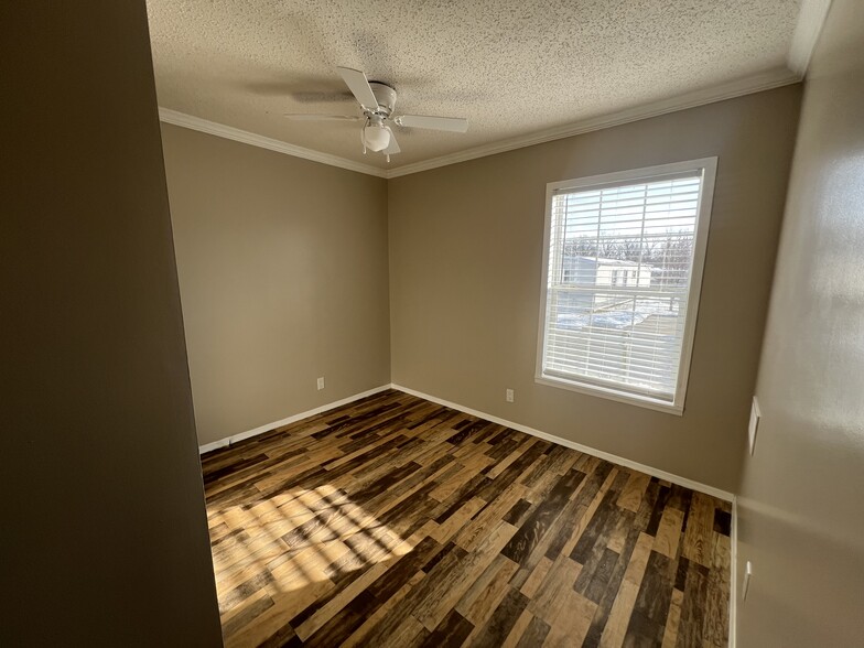 Building Photo - 143 Smokey Hill River Ct