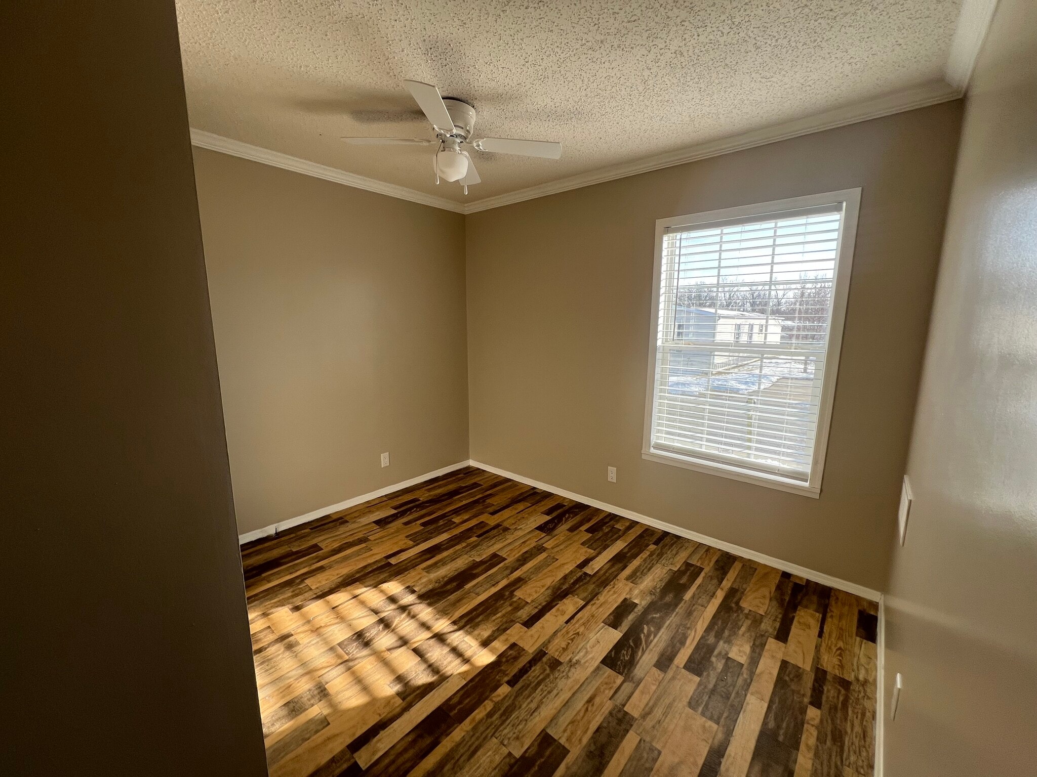 Building Photo - 143 Smokey Hill River Ct