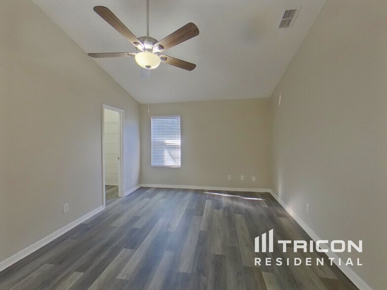 Building Photo - 464 Goldenmoss Loop