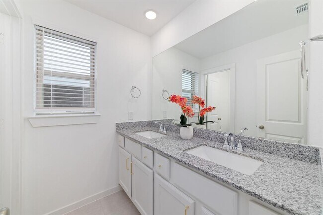 Building Photo - 925 Crystal Bnd Ln